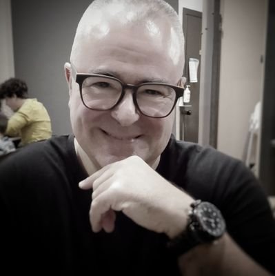 FabioGimignani's profile picture. Scrittore, editore, designer.  Amo le lame e gli animali.  Osservo il mondo che scorre e scrivo libri belli.