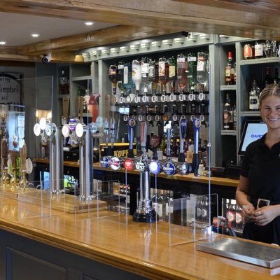 Luxury hotel rooms, bar, restaurant, high street location, 5 min Billingshurst train station