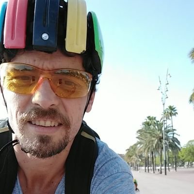 Pare de 3 ☀️☀️☀️Educant a cop de pedal 🚴🌈👨🏻🔧
#StopViolenciaVial