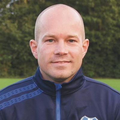 Docent VO. Voetbaltrainer - UEFA A. Actief als hoofdtrainer van HZVV. Daarvoor hoofdtrainer van SVI ('20-'23) Hulzense Boys ('17-'20) & Blauwwit'66 ('15-'17).