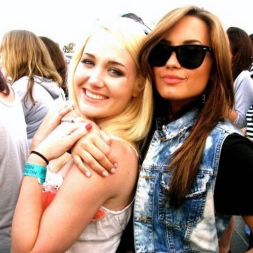 L0V4TO's profile picture. I've learnt that sometimes all you have to do is fuck it and just live.