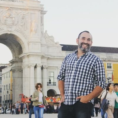O teu mariñeiro de confianza. Patrón de pesca, agricultor e divulgador.
De Queiruga, Porto do Son, A Coruña, España.
Fillo de Juan dos Laghos e Carmen da Fonte.