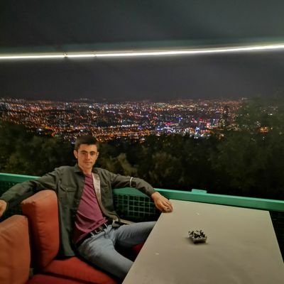 Sefa olmak zordur insanlarla uğraşırsın
Sefa olmamak daha zordur sefayla uğraşırsın.