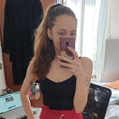 flxnt_in_space's profile picture. ✨ H é l o | 26 | j'aime trop mon chat | elle