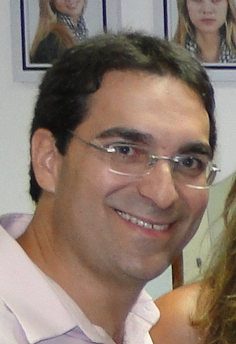 Jornalista buscando o Reino de Deus. Eu e minha família servimos ao Senhor.