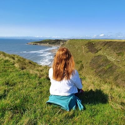 Bookworm, word nerd, nature enthusiast & animal lover. Author of Novel Observations blog. 📖 Works in the third sector in Cardiff. All views are my own. she/her