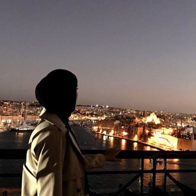 malak_khaalid's profile picture. I paint sometimes | Architecture student.