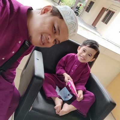 KhairulReviews's profile picture. Happy Person