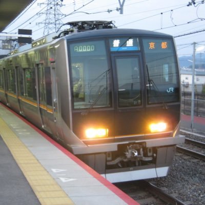 好きな物：鉄道、旅行、外食、北海道日本ハムファイターズ、近鉄バファローズ、競馬、猫。天安門事件は民主主義の否定