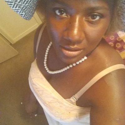 DanielleLFerre2's profile picture. 