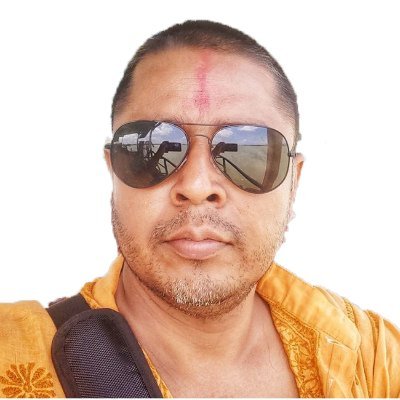 I m an Artist ( painter, print maker and photographer )
