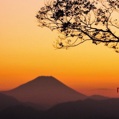 高尾山の四季や🍁日本の幻想的で神秘的な景色や伝統を発信🗾旅の写真をガイドブックのように掲載🎵
写真好き📷旅好きな方はフォロバします🌠
Instagram https://t.co/4hRO0gfhCZ