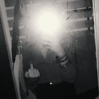 Dontbeamaybe2's profile picture. A dreamer, that's all she was.