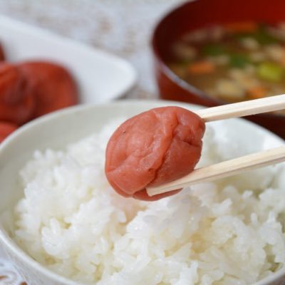 BiUMEboshi29's profile picture. アラサーの育児垢🐣育休復帰後、フルタイム共働き中。近くに頼れる親はいないので、完全ツーオペ育児。保育園の有り難さを噛み締めて生きてる。情報収集用かつ取り止めもない呟き用。本、映画、アニメなど関係ない趣味もたまに呟いてます。無言フォロー失礼いたします。育児垢のルールは何も知らない
