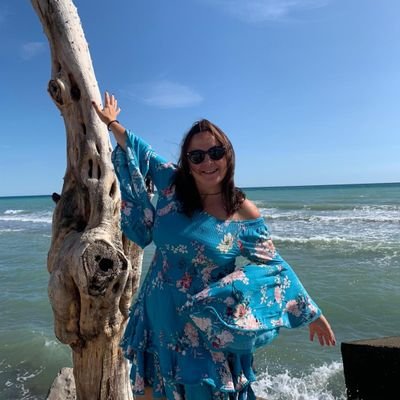 LauraGV60704431's profile picture. No me juzgues..., que te faltan datos!!
Me gustan las palabras sinceras, los abrazos sin hielo y los besos que dejan a los labios la cara tocar.
Hate hipocresía