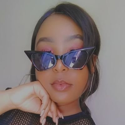 Drama student📽️🎬🎥
An Mc🎤
Tv Presenter🎥📽️
Actress📽️🎬🎥📹
Follow on IG: Letshego Melato
Facebook: Letshego Melato