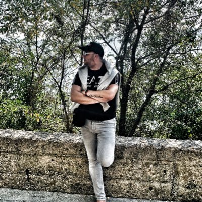Sam svoj PR... Suradnik na dvi strane... Gradski Radio Trogir i Dalmacija Danas... Pomalo, ali sigurno najbolji