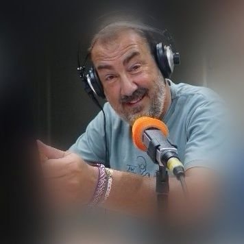 Periodista. Violinista en el tejado. Si yo fuera rico cuantas cosas cambiaría. Cocinita a tiempo parcial. Orgulloso de Málaga y Andalucía.