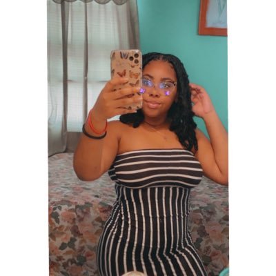 Its_Teii's profile picture. 👩🏽‍🔬🔬 Tryna survive UWI 🎓