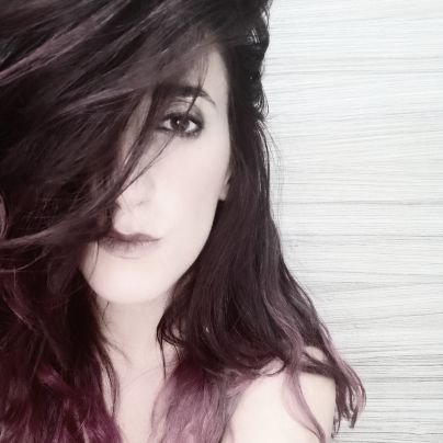 badappleIt's profile picture. cessa dalla nascita, goffa come poche, stronza come molte, lettrice per passione, tatuata per vocazione, inguaribile romantica..il peggio insomma!