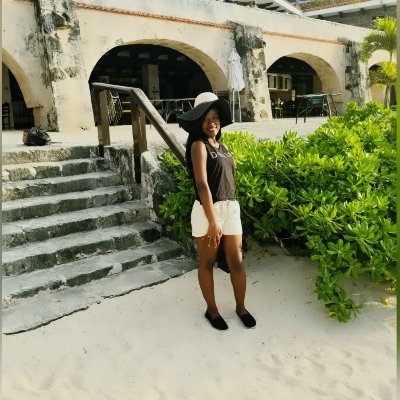FIU English major and aspiring writer and content creator.