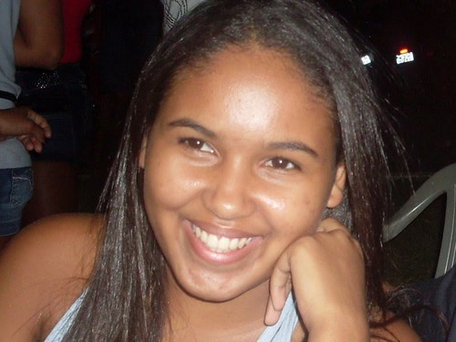 Felicidade é igual a uma borboleta: quanto mais você corre atrás, mais ela foge... mas um dia você se distrai e ela pousa em seu ombro!