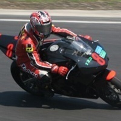 alcoholic_100's profile picture. バイクとスキーとサブカルチャーをこよなく愛する中年です。