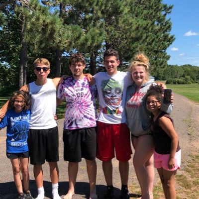 I live in MN, with my amazing husband and 6 beautiful kids!