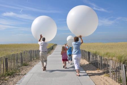 Bedenker van de Ballonverstrooiing, gespecialiseerd in alle vormen van asverstrooiing en nu druk met het opzetten van een nieuw kindje http://t.co/YuvY2Svn