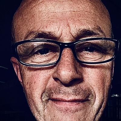 Ein Bub der orientiert, fotografiert, Lust auf Natur und Technik hat. Einen Podcast aus der Provinz produziert und bei all dem, nie die Lust verliert.
