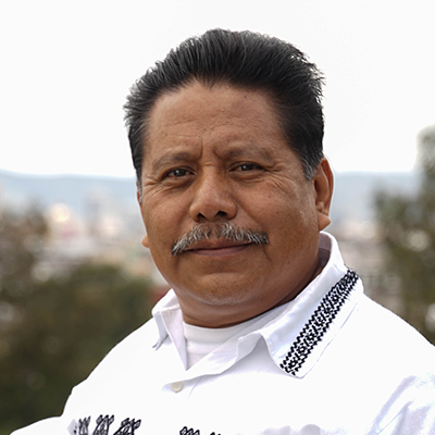 Soy náhuatl, miembro de la Red Nacional Indígena, maestro en pedagogía y Director del Instituto Poblano de los Pueblos Indígenas.