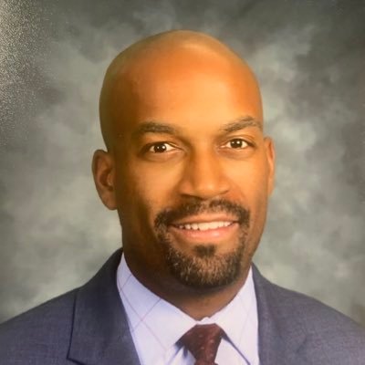 Believer. Dad. Educator. Servant. Principal. Hooper. Runner. Laugher. Political junkie. BIO: https://t.co/8vKBlN4yoT