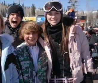 this is @ayexojustyne and  @thatsmarjane we support the family beadles and bieber = Biedles :) Jelena that's over? no i don't think. #Imagine #biedlesfacts.