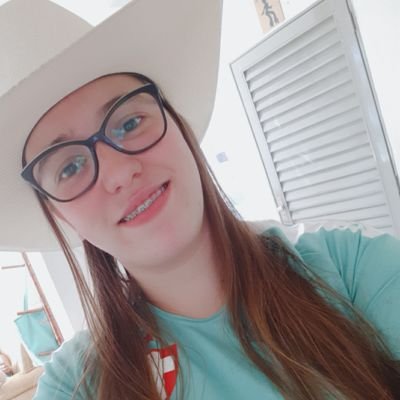 Trago comigo sonhos, e no peito, uma fé imensa para realizá-los.