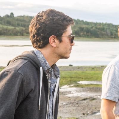 Medico cirujano
Santiaguino en Chiloé hace 6 años
Padre, escalador, amante de la musica, aspirante a buena persona.