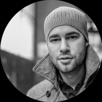 Sebastian Kauderer is an award winner composer and pianist creator of original soundtracks for films, TV, documentaries and advertising campaigns.