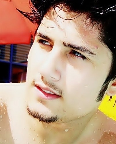Nome:Mateus Verickc.18 anos. Blogueiro e Twitteiro,Modelo Fotográfico hahah =].
,Signo:Leão.Niver:22/07.Altura:1.83.corinthiano, Solteiro.Baladeiro assumido.