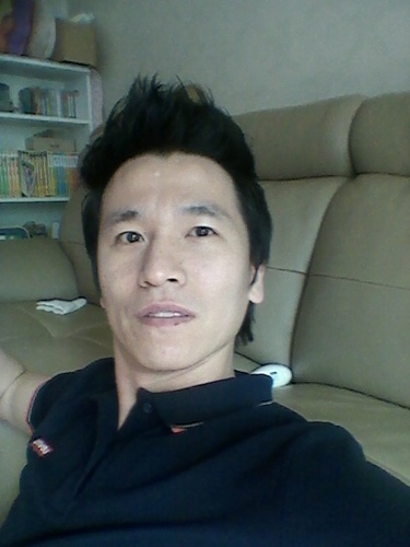 직장 : 발전 가능성이 가장 많은 카드사 / 자택 : 경기도에서 가장 작은 도시 / 피는담배 : ENTZ / 애창곡 : 나만의 방식 / 좌우명 : 혼자 살아 남고 싶지 않다, 그렇다고 혼자 죽지도 않을것이다