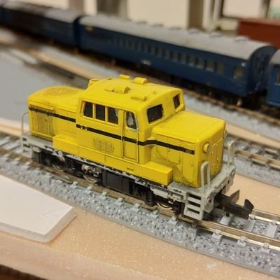 約20年ぶりに鉄道模型を再開しました。
370mm✕930mmのミニレイアウトを製作中。