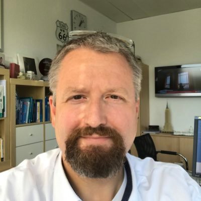 Beruflich Journalist, leidenschaftlich Dozent. Hier privat. Immer im Netz.