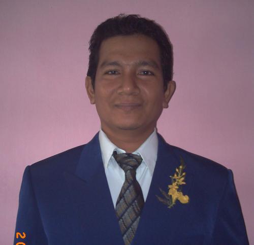 Abhaques's profile picture. From Kumango, Batusangkar, Sumatera Barat; 48 years old; one of the  English Teacher at Mr.EM English Training House in Payakumbuh, Sumatera Barat, Indonesia.
