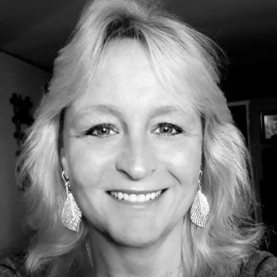 Author, Certified NLP Coach. Instructor on Udemy. Reiki Master Teacher & Certified in Grief Reiki, Hypnotherapy Practitioner. Owner of The Solution Wizard.