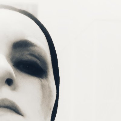 DanaDziewucha's profile picture. Muttertier mit Pädagogikhintergrund. Atheistin. Rational. Ein Ex nennt mich gefühlskalt. Bloggt ab und an über zeugs.