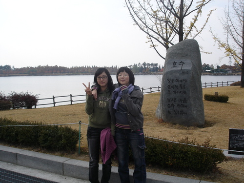 kymbace's profile picture. 사람을 좋아하고 진실이 항상 승리함을 믿고 있는 시골아동...
때로는 막걸리 한잔에 슬픔과 고민을 날려버리는~/ 칭구들이 좋아 전화 한통화에 한걸음 달려 나가는 시골아동...