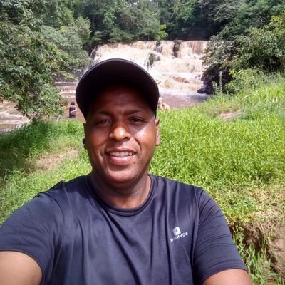¹⁰ Se um cair, o amigo pode ajudá-lo a levantar-se. Mas pobre do homem que cai e não tem quem o ajude a levantar-se!
Eclesiastes 4:10