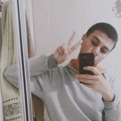 Enfermeiro e prof de Biologia, 27 anos, capricorniano. Humor variável em uma escala dependente de cafeína e docinhos.