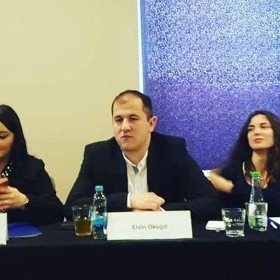 Aktivni građanin.
Alumnist Škole političkih studija Vijeća Europe u Bosni i Hercegovini. Zaposlen sam kao Asistent tužioca u Kantonalnom tužilaštvu USK- Bihać.