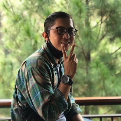 “Sebuah hari tanpa tertawa adalah hari yang tak berguna”