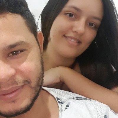 Eu nunca deito e durmo. Sempre fico pensando na vida antes de dormir, e acabo me perdendo nos meus próprios pensamentos.