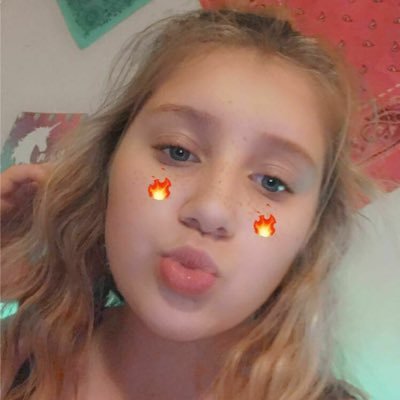 snap: babylexi3940
insta: pr3tty.luhh_lexi
You think you know me but you only the story